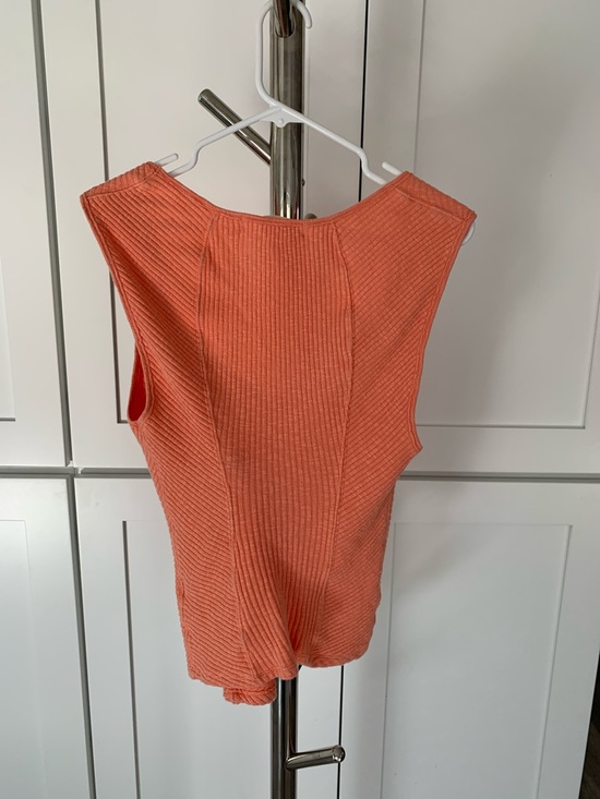 We The Free Coral/Peach Ribbed V-Neck Tank Top, size M. - Picture 6 of 12